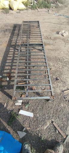 عکس انبار ضایعات و آهن آلات مستعمل نیزه