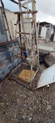 عکس انبار ضایعات و آهن آلات مستعمل نیزه