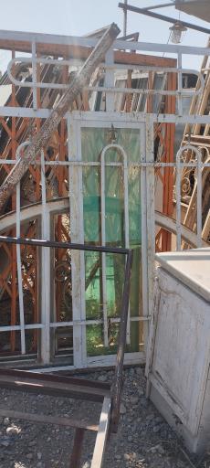 عکس انبار ضایعات و آهن آلات مستعمل نیزه