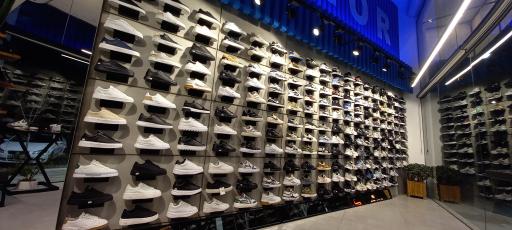 عکس کتونی متین اِتزور