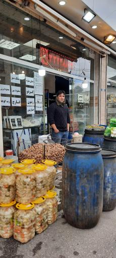 فروشگاه زيتون و خشکبار مزه