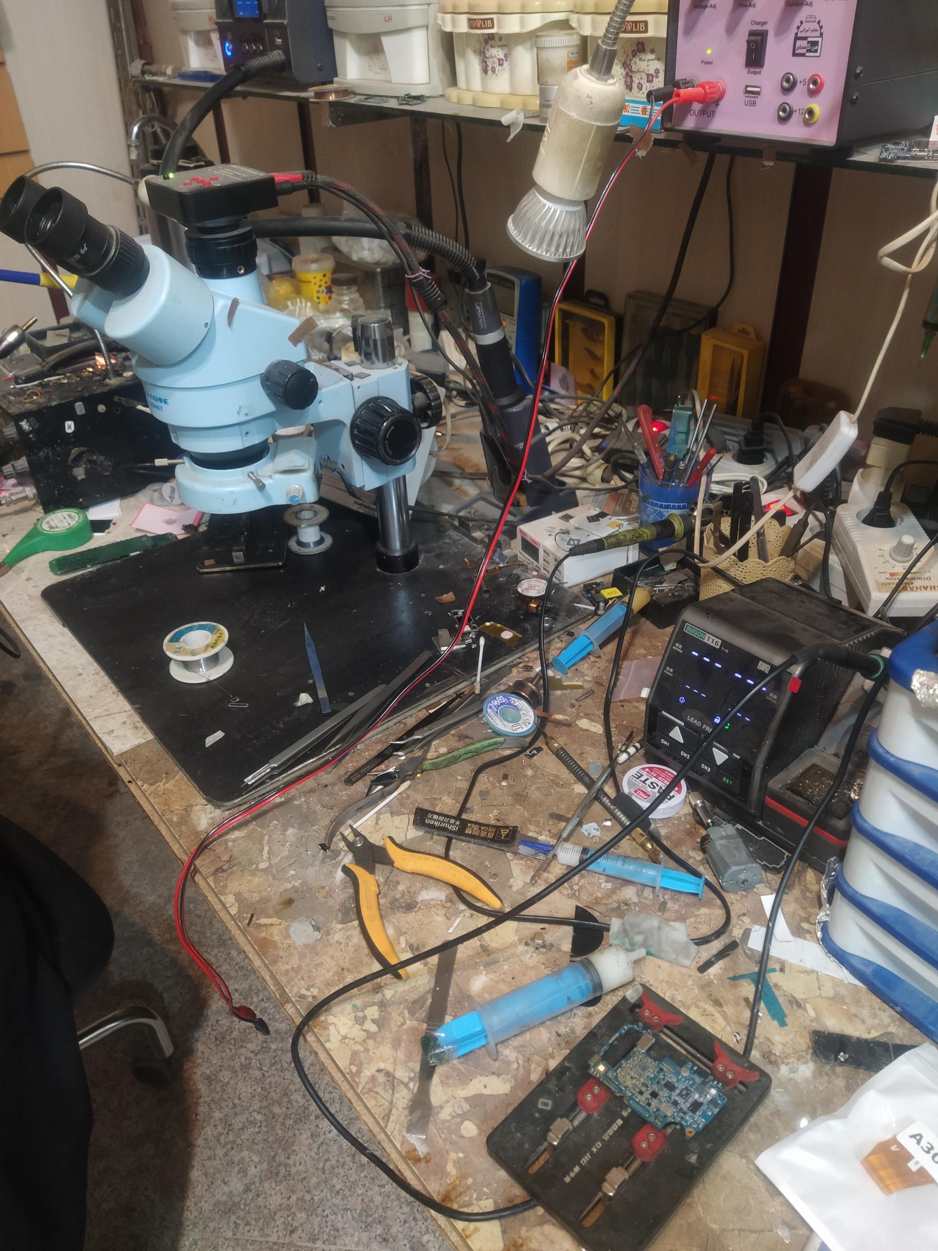 عکس تعمیر موبایل معزی