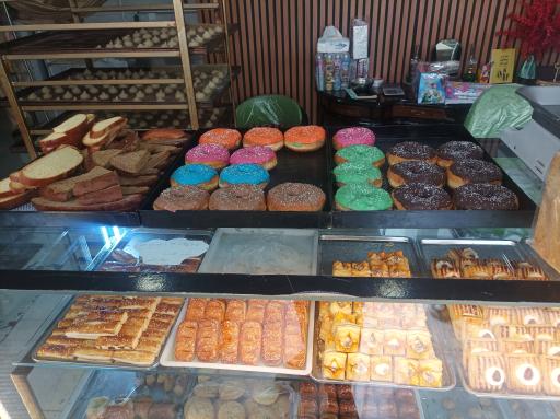 عکس نان و شیرینی دیلا