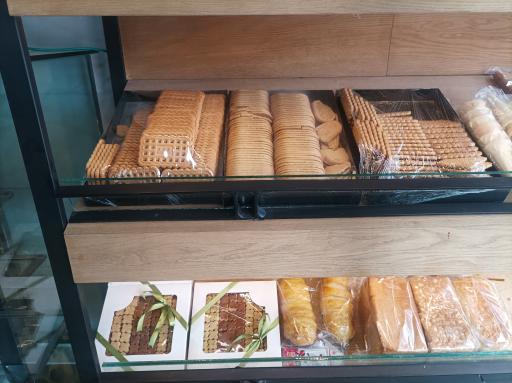 عکس نان و شیرینی دیلا