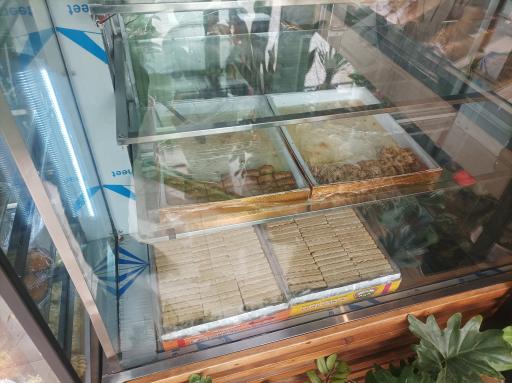 عکس نان و شیرینی دیلا