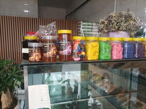 عکس نان و شیرینی دیلا