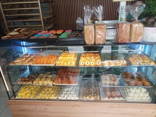 عکس نان و شیرینی دیلا