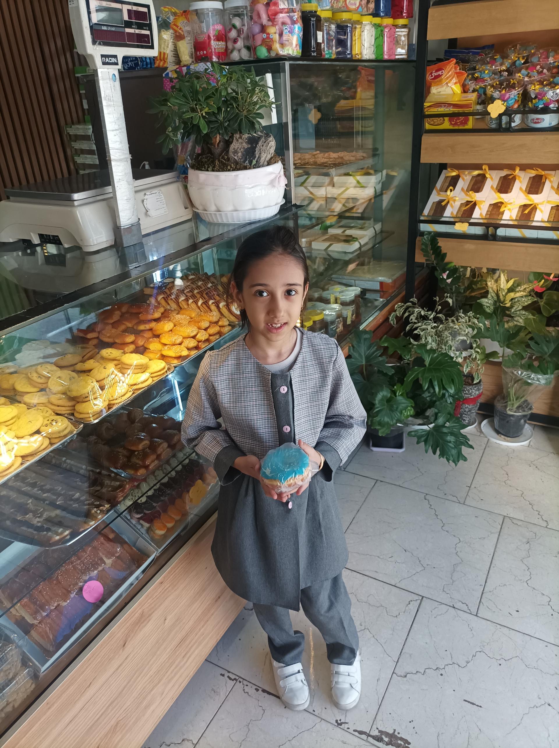 عکس نان و شیرینی دیلا