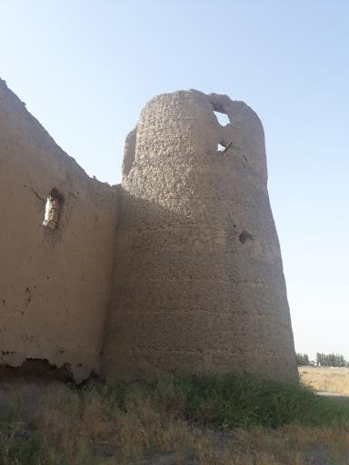 عکس قلعه تاریخی حسین آباد شاندیز