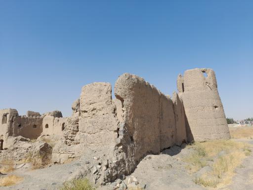 عکس قلعه تاریخی حسین آباد شاندیز