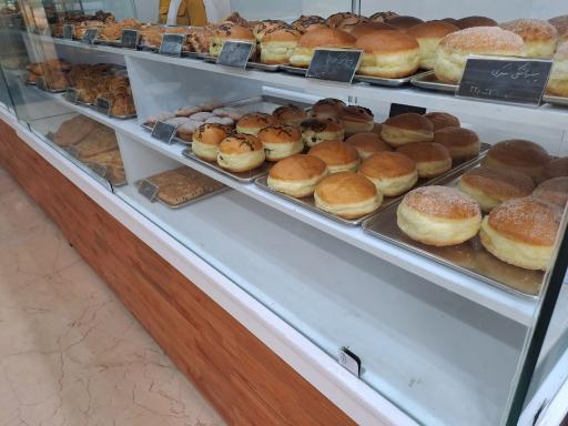 عکس کافه‌ نان پری ماه