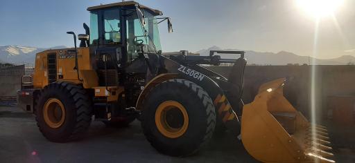 عکس تعمیرگاه دستگاه های راهسازی اصلانی