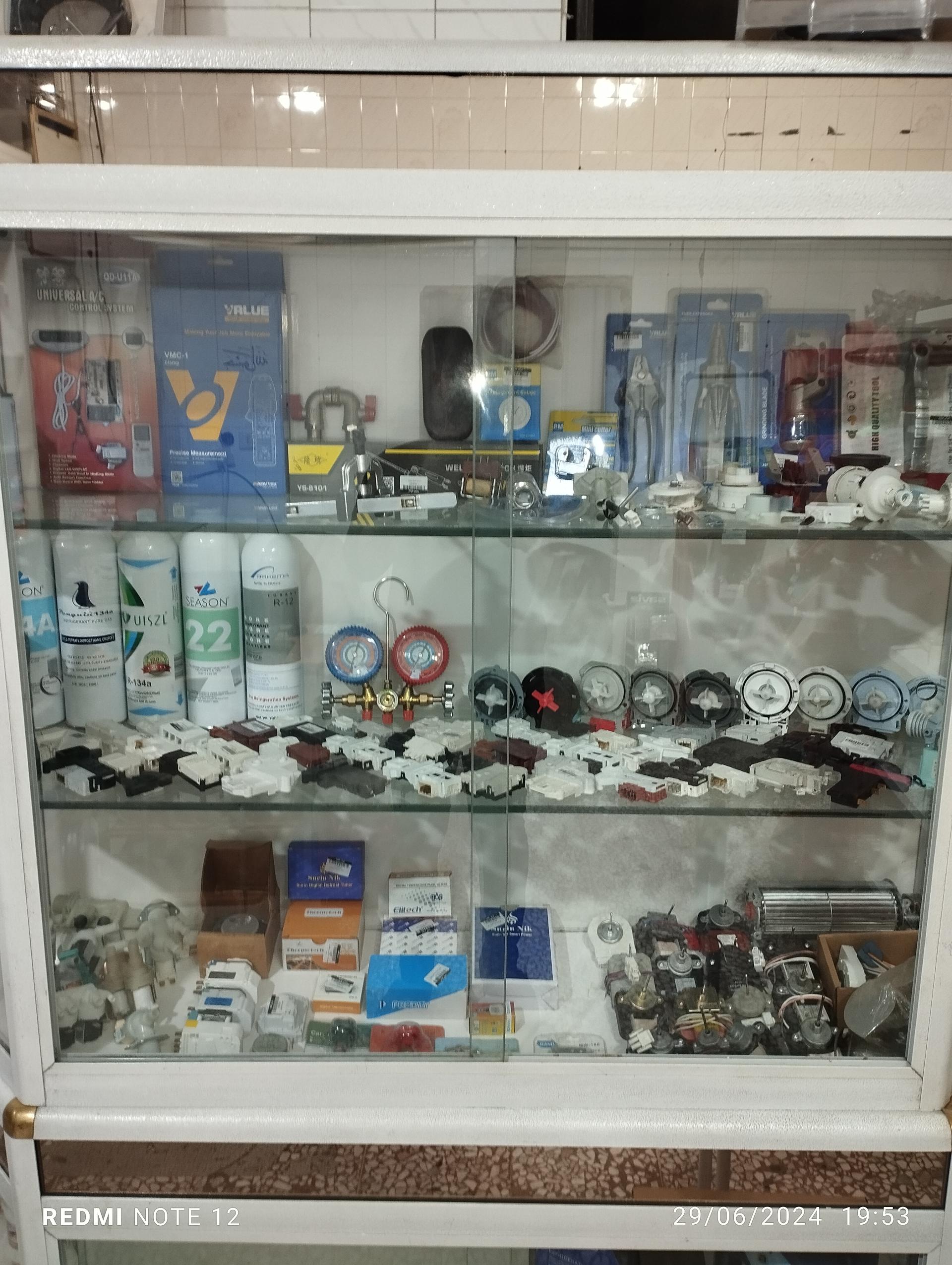 عکس تعمیرات لوازم یخچال و لباسشویی شریف