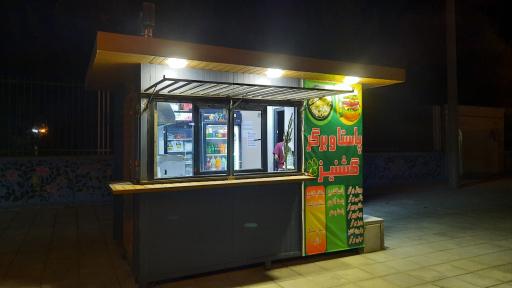 عکس دکه پاستا و ساندویچ گرم