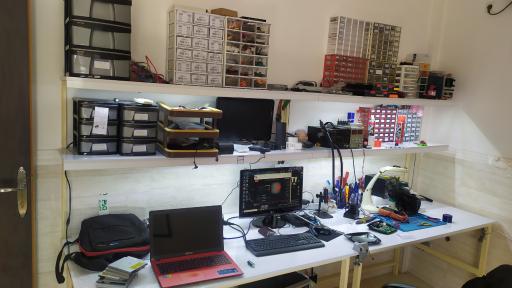 عکس فروشگاه الکترونیک و رایانه کاران جوان