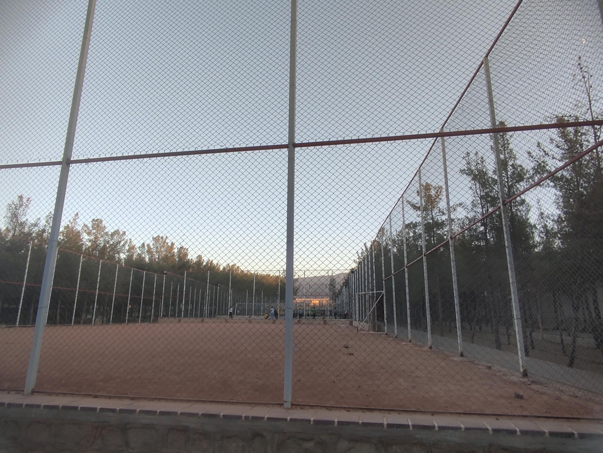 عکس مجموعه زمین های ورزشی کاجستان