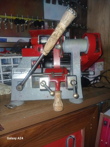 عکس کلیدسازی فرشید