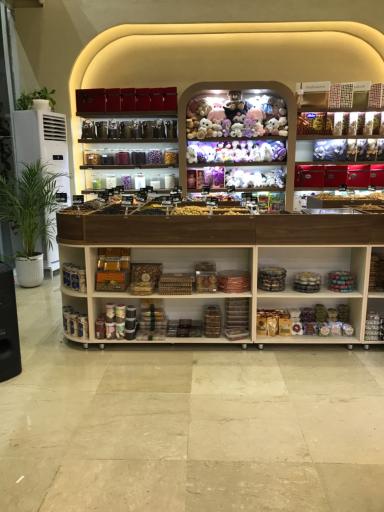 عکس کافه نان و شیرینی بزرگ هرمس