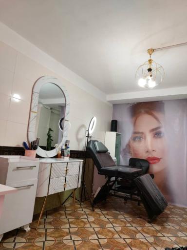 عکس سالن زیبایی ملورین