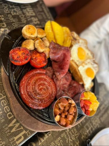 عکس رستوران ایتالیایی و کافی شاپ ژوانی