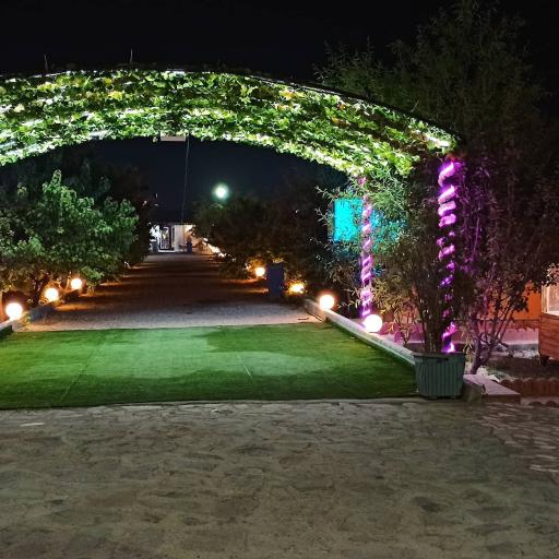 عکس باغچه رستوران سپیدار