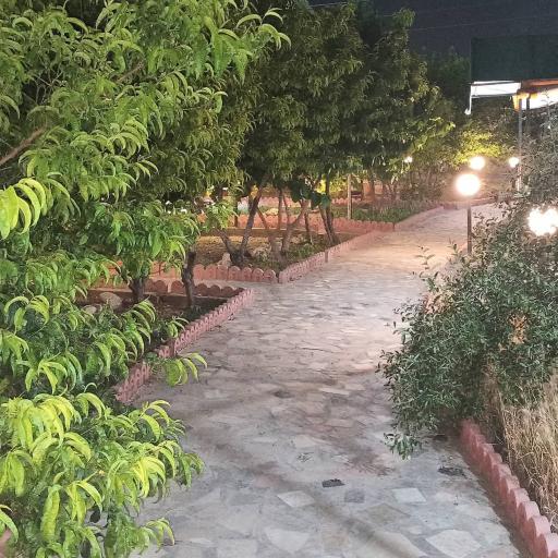 عکس باغچه رستوران سپیدار