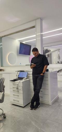 عکس دندانپزشکی دکتر مهدی چاوش