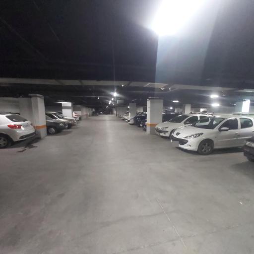 عکس پارکینگ عمومی طبقاتی رشد 