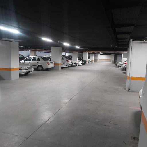 عکس پارکینگ عمومی طبقاتی رشد 