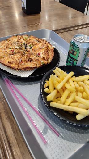 عکس پیتزا خونه شعبه صاحب‌الزمان