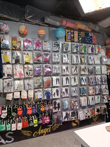 عکس فروشگاه ورزشی نایک