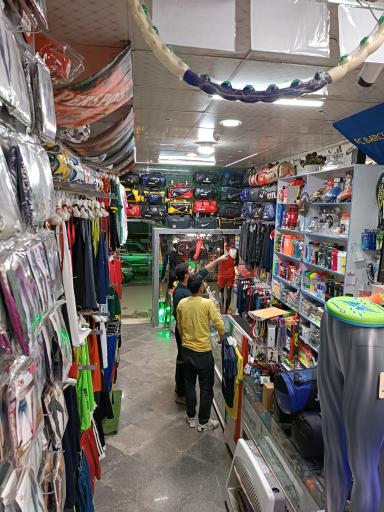 عکس فروشگاه ورزشی نایک