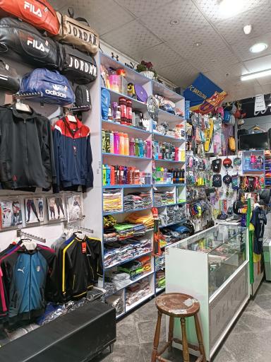 عکس فروشگاه ورزشی نایک