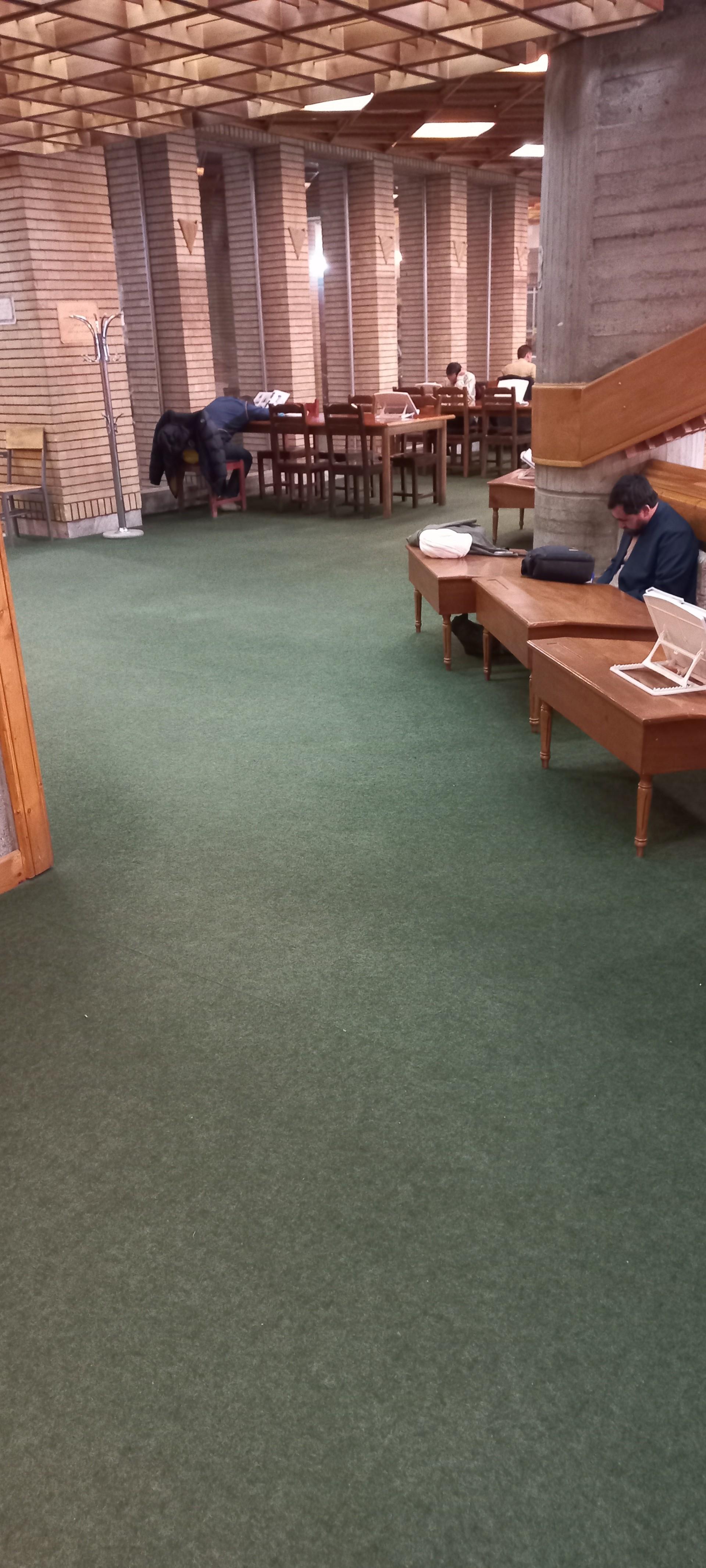 عکس کتابخانه آیت الله خویی