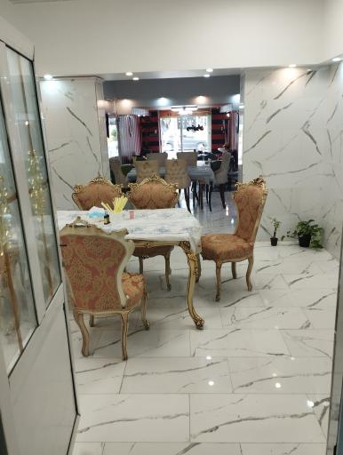 عکس رستوران و بیرون برقزل