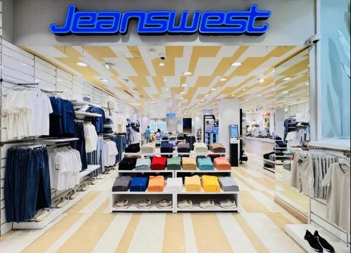 عکس پوشاک جین وست