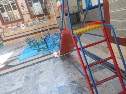 مهد و پیش دبستانی باغ گلهای حضرت رقیه خاتون (س) 