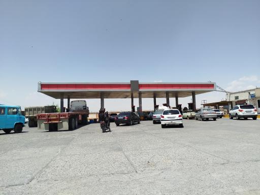 عکس پمپ بنزین پرهیزکار