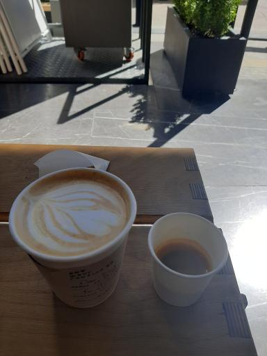 عکس کافه بیکری کات آن cuton