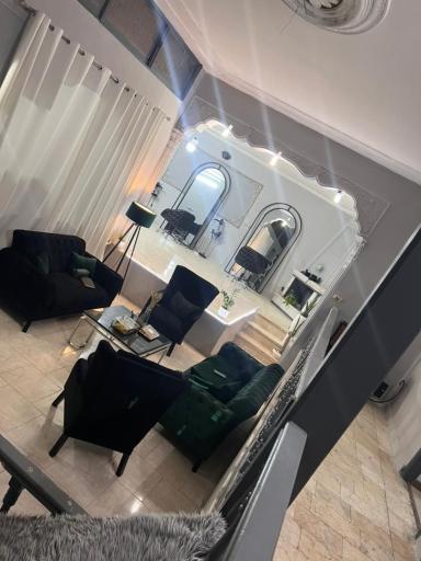 عکس سالن زیبایی روشن