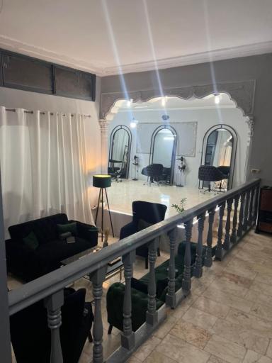 عکس سالن زیبایی روشن