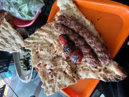 عکس رستوران رنگین کمان