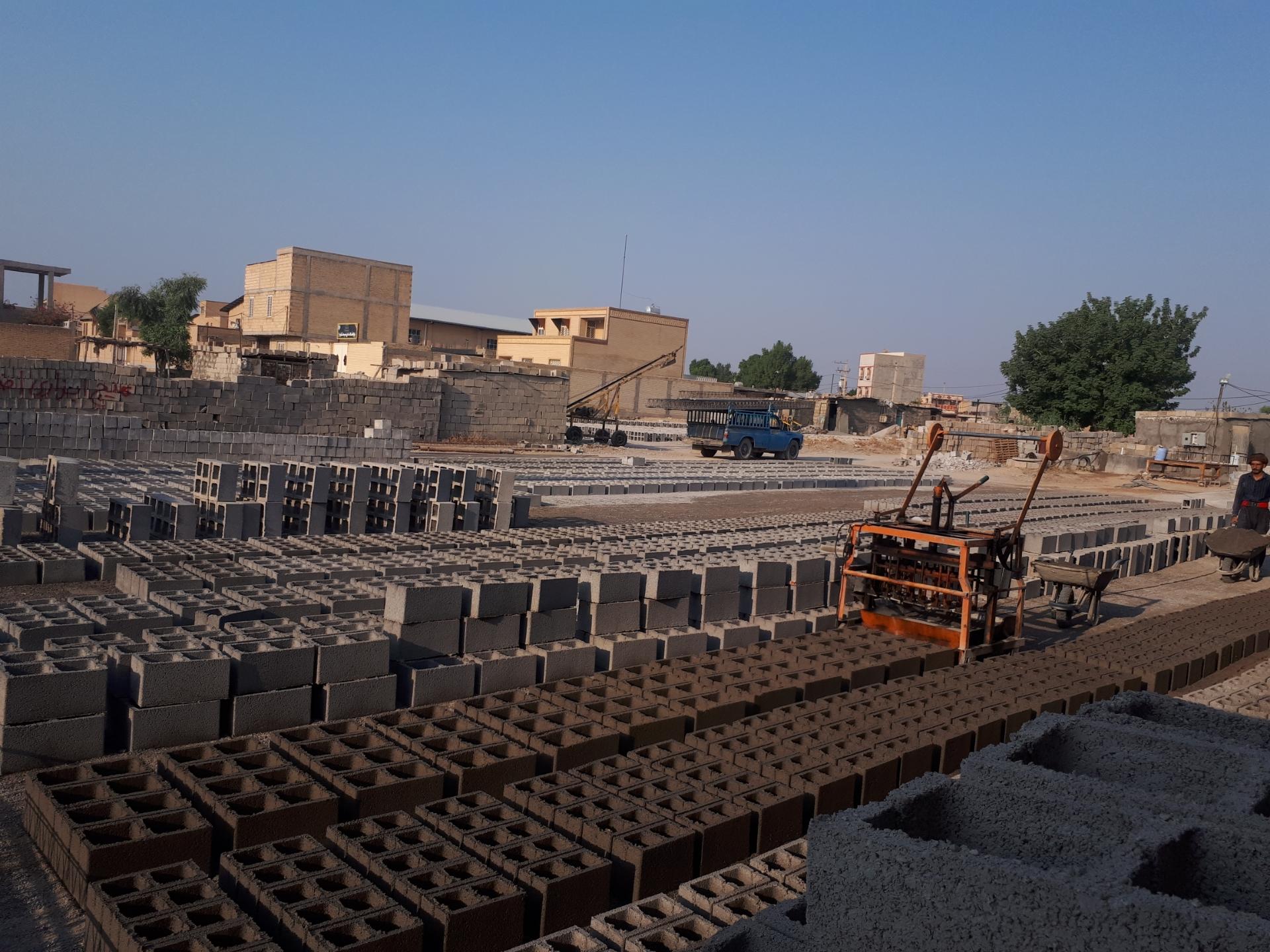 عکس کارگاه تیرچه بلوک و بلوک زنی خوش آهنگ