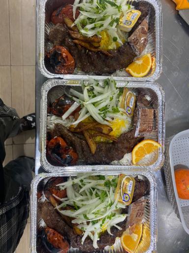 تهیه غذای نیما