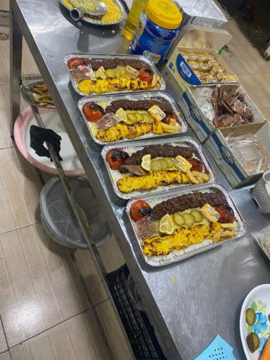 عکس تهیه غذای نیما