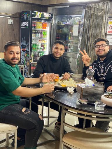 عکس تهیه غذای نیما