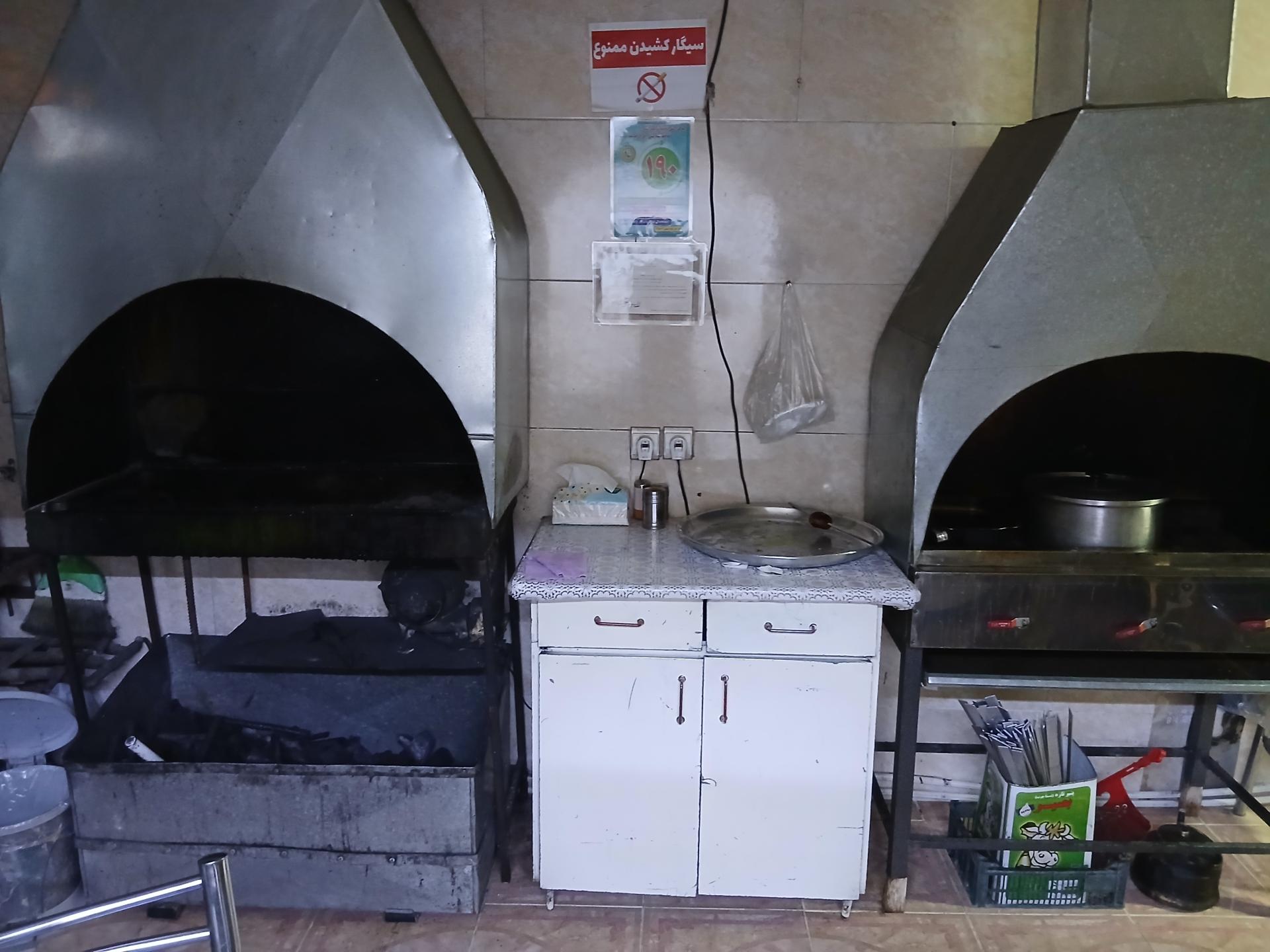 عکس تهیه غذا یگانه