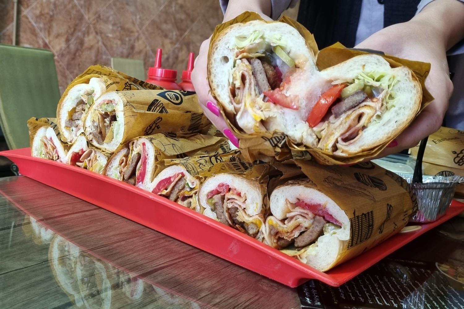 عکس کترینگ و فست فود سالوت