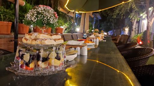 عکس باغ رستوران دلوین