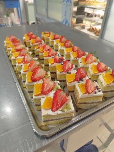 عکس کیک و شیرینی دنیز